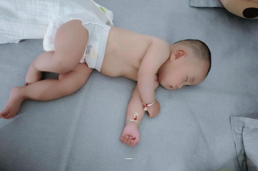 霍邱宝宝老打喷嚏怎么办